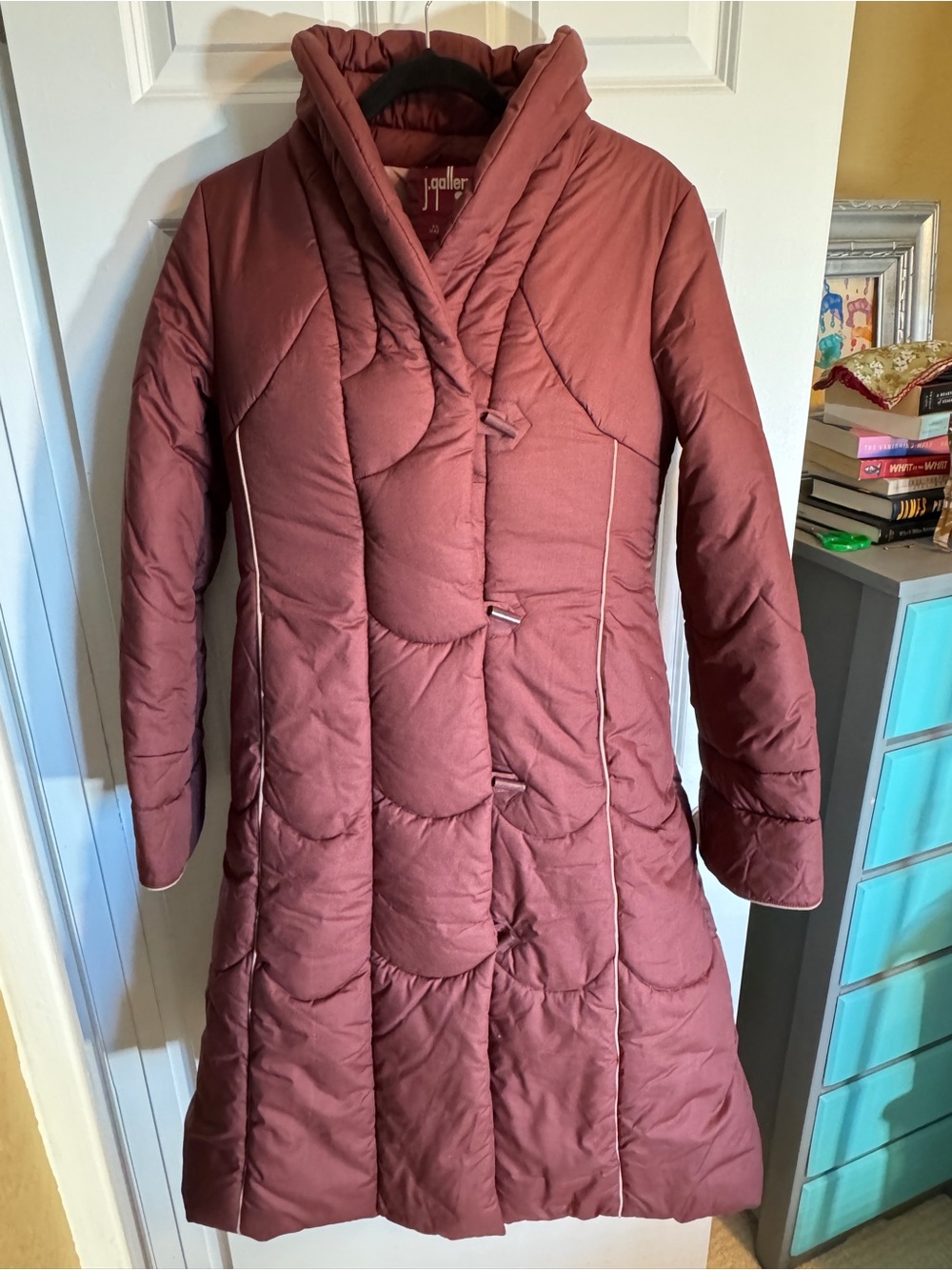 VINTAGE 1980s Women's Long Quilted Coat in Burgundy